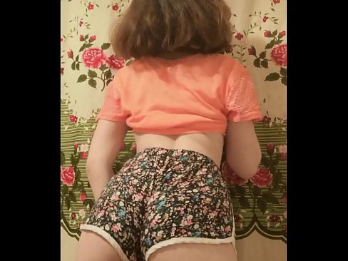 ❤️ ʻO ka pēpē ʻōpio uʻi e wehe ana i kona mau pōkole ma ka pahupaʻikiʻi ❌ Ano porn ia makou ☑
