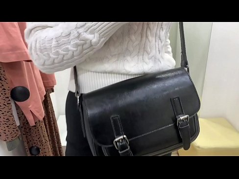 ❤️ ʻO ka masturbation lehulehu o FeralBerry ʻōpio me kahi dildo i loko o ka lumi kūpono ❌ Ano porn ia makou ☑